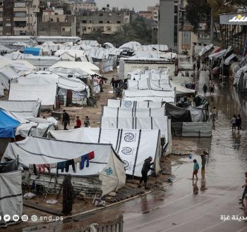 معاناة النازحين تتفاقم بملعب اليرموك في مدينة غزة