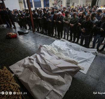 فلسطينيون يشيعون عدد من الشهداء في مستشفى المعمداني وسط مدينة غزة