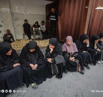 فلسطينيون يشيعون عدد من الشهداء في مستشفى المعمداني وسط مدينة غزة 4.jpg
