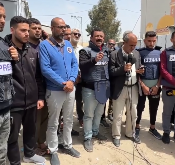 وقفة للصحفيين في مجمع الناصر الطبي