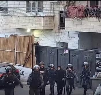 اعتقال مواطنة ونجلها