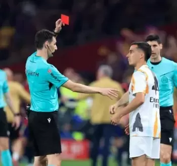 ثلاثي ريال مدريد مهدد بعقوبات قاسية بعد طرده في الكلاسيكو