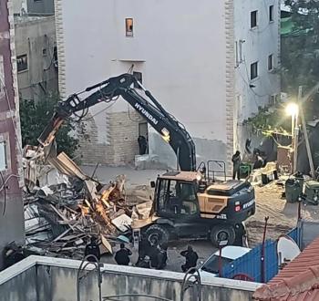 هدم منزل بالداخل المحتل.jpg