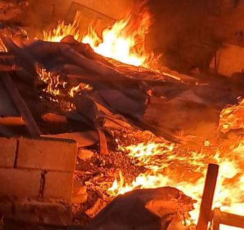 مستوطنون يحرقون منزلًا جنوب بيت لحم