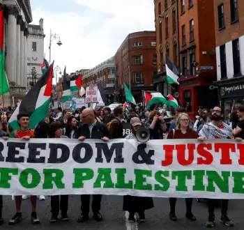 تظاهرة في أيرلندا دعما لفلسطين.webp