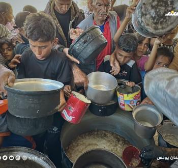 الأواني الفارغة تتزاحم أمام التكايا.. المجاعة تنهش غزة (3).jpg
