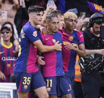 برشلونة يبدد أحلام ريال مدريد بـ