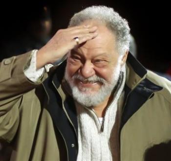 الفنان المصري يحيى الفخراني.png