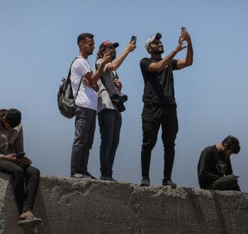 صحفيو غزة يكافحون لمواصلة التغطية رغم المخاطر وانهيار الاتصالات.jpg