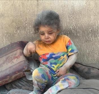 إنقاذ طفلة بعد مجزرة في غزة.jpg