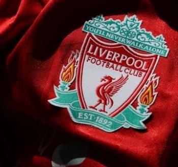 ليفربول يعلن رحيل لاعبه رغم تجديد عقده