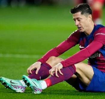 برشلونة يكشف عن طبيعة إصابة ليفاندوفسكي ومدة غيابه