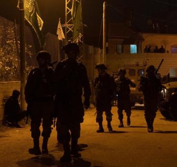 قوات الاحتلال تعتقل شبانا فلسطينيين
