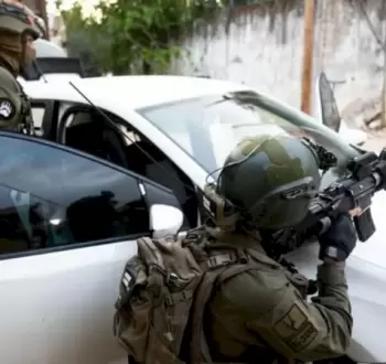جنود الاحتلال يطلقون النار خلال مواجهات في الضفة.webp