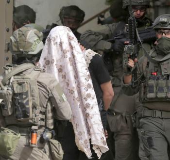 اعتقال فلسطيني من الضفة الغربية.jpg