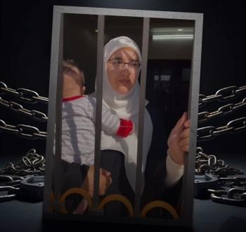 سمية جوابرة.. أمٌ وصحفية تقاوم سجناً بلا جدران منذ عامين
