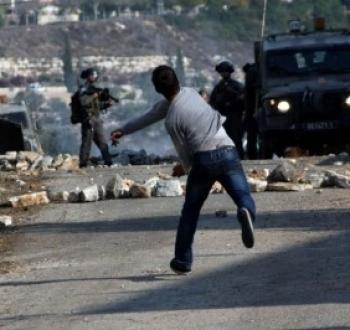 صورة أرشيفية لمواجهات مع الاحتلال.jpg