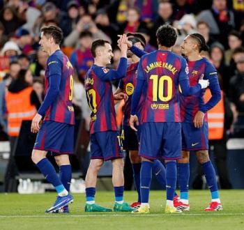 برشلونة يهزم أوفييدو ويعتلي صدارة الليجا