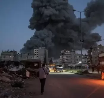 غارة جوية إسرائيلية على مدرسة دار الأرقم في حي التفاح بغزة - صورة أرشيفية