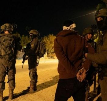 جنود الاحتلال يعتقلون فلسطينيا من الضفة.jpg
