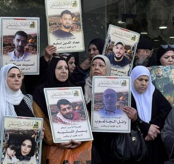 وقفة تضامنية مع الأسرى بنابلس (1).jpg