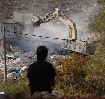 آليات الاحتلال تهدم منزلا فلسطينيا في الضفة