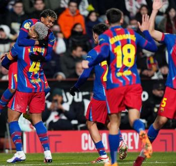 برشلونة يعلن التعاقد مع نجم إنجليزي