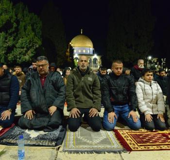 صلاتي العشاء والتراويح في المسجد الأقصى