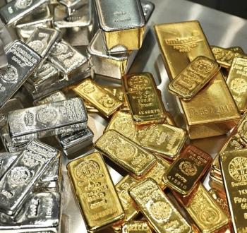 الذهب والفضة يتراجعان مع صعود الدولار