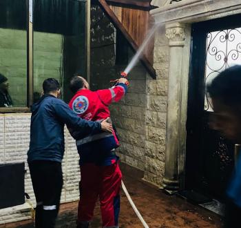 مستوطنون يحرقون مسجدا في دوما جنوب نابلس