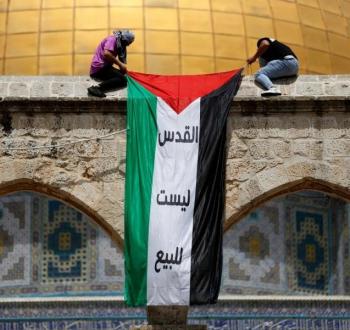 علم فلسطين في الأقصى