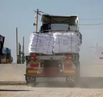 شاحنات المساعدات.webp