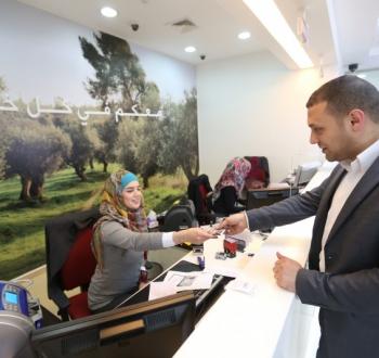 البنوك بالضفة