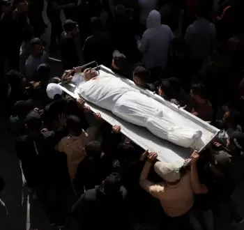 تشييع جثمان شهيد فلسطيني في غزة.webp