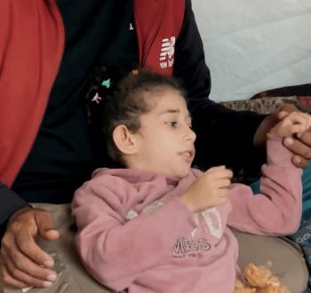 ثنائي قاتل يلاحق الطفلة داليا في خيمة نزوح عائلتها