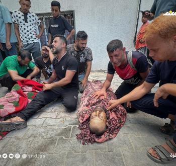 وداع مجموعة من الشهداء ارتقوا في استهداف الاحتلال لمجموعة من المواطنين قرب مستشفى اليمن السعيد في مخيم جباليا شمال قطاع غزة