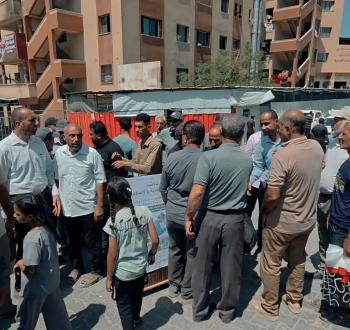 وقفة بمدينة خانيونس تطالب بتأمين الأدوية والمستلزمات الطبية للقطاع الصحي