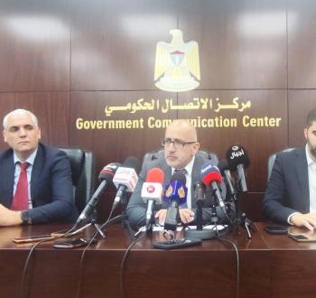 وزير المالية.