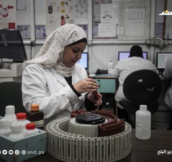 المختبرات الطبية داخل مستشفى شهداء الأقصى تعمل وسط نقص حاد في مستلزمات التحاليل وتعطل الأجهزة