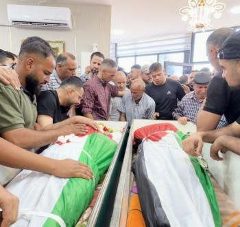 أهالي دير جرير يشيعون الشهيدين أحمد أبو مخو وعودة فراحنة