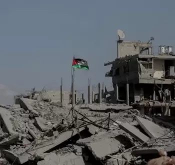 رفع علم فلسطين في قطاع غزة.webp
