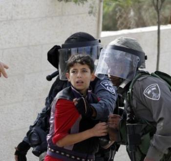 اعتقال طفل فلسطيني.jpg