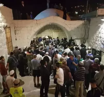 صورة أرشيفية سابقة لاقتحام قبر يوسف