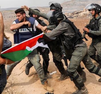 الاعتداءات على الصحفيين في الضفة الغربية.jpg