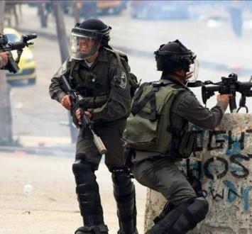 جنود الاحتلال يطلقون النار على شبان فلسطينيين خلال مواجهات بالضفة