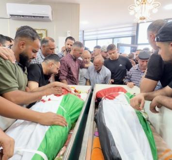 أهالي دير جرير يشيعون الشهيدين أحمد أبو مخو وعودة فراحنة