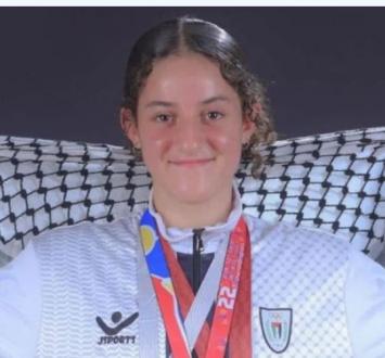 الفلسطينية مريم بشارات تتوج بذهبية العالم للكاراتيه