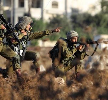 قوات الاحتلال تطلق النار على الفلسطينيين