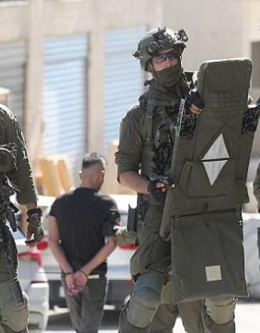 اعتقال فلسطيني من الضفة.jpg