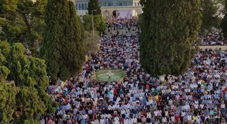 الآلاف يؤدون صلاة العيد بالمسجد الأقصى